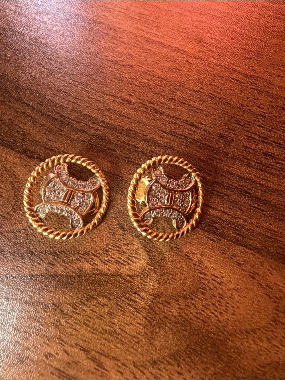 Celine Triumph rhinestone circle gold vintage clip on earrings. - Picture 4 of 4